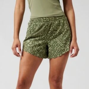 Athleta Hustle 4.5" Green Clouded Leopard Printed Lined Shorts S